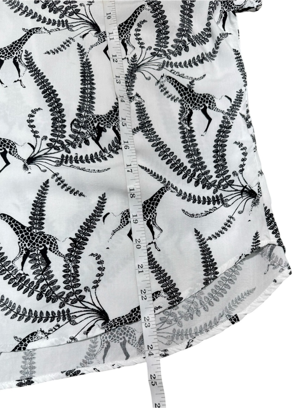 Jane + Delancey Womens Large Giraffe Print Button Up Blouse White Black Safari - Picture 4 of 7
